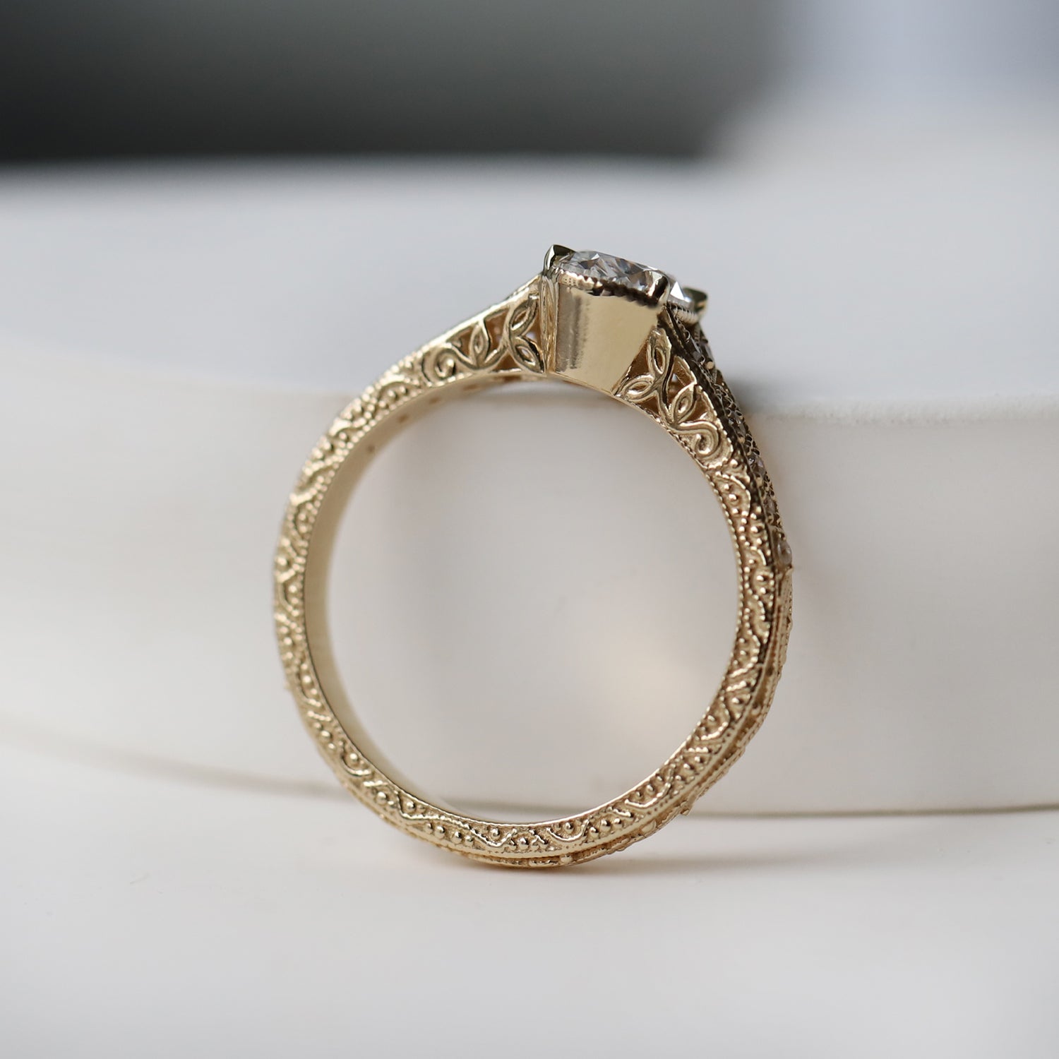 0.80 Karat F SI2 GIA  Sertifikalı Tigris Tasarım Pırlanta Yüzük