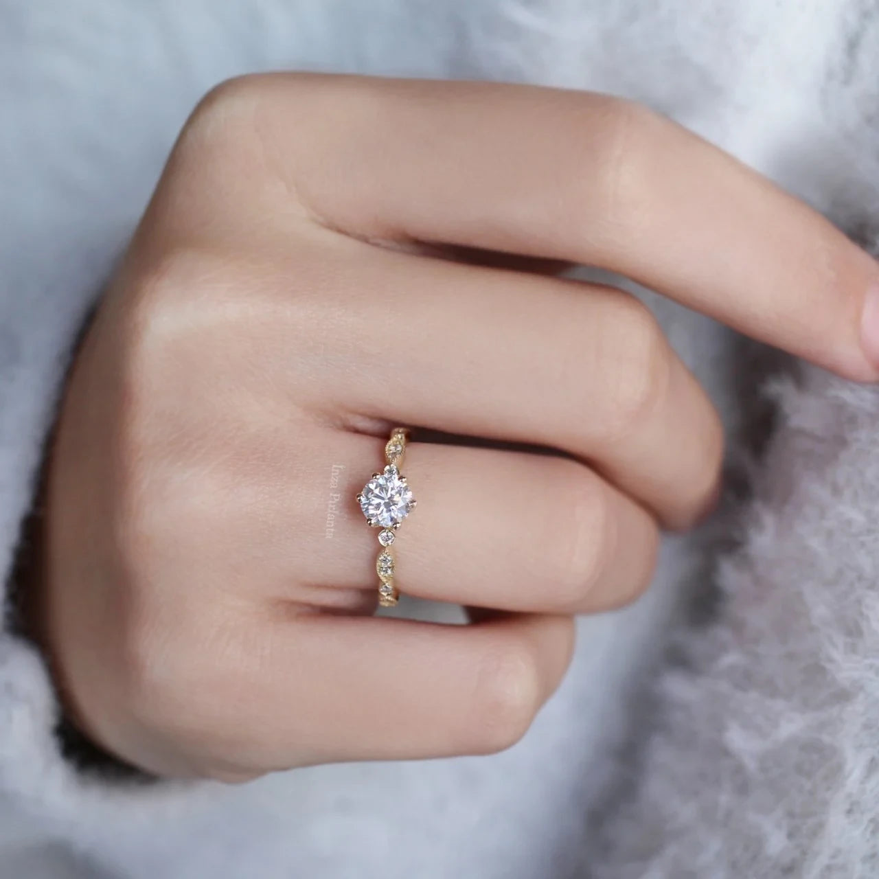 0.82 CT HRD Sertifikalı Vintage Tasarım Pırlanta Tektaş Yüzük