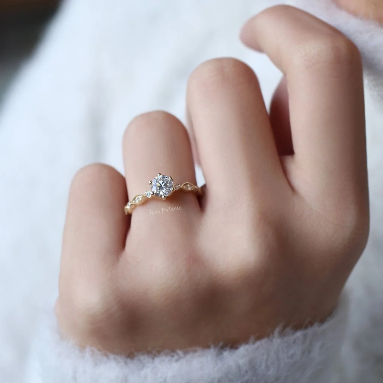 0.82 CT HRD Sertifikalı Vintage Tasarım Pırlanta Tektaş Yüzük