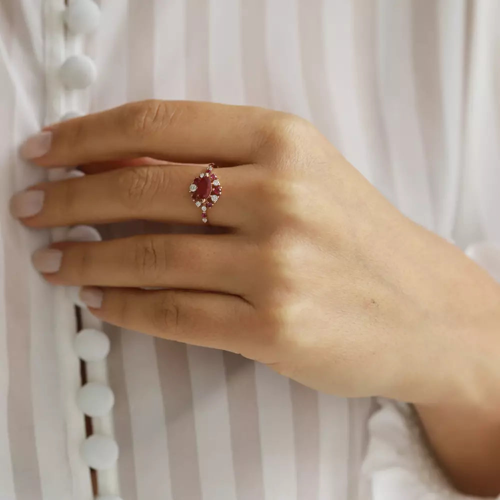 0.92 CT Yakut ve Pırlanta Taşlı Rose Altın Yüzük