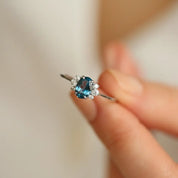 Navy 0.98 CT London Blue Topaz ve Pırlanta Taşlı Beyaz Altın Yüzük
