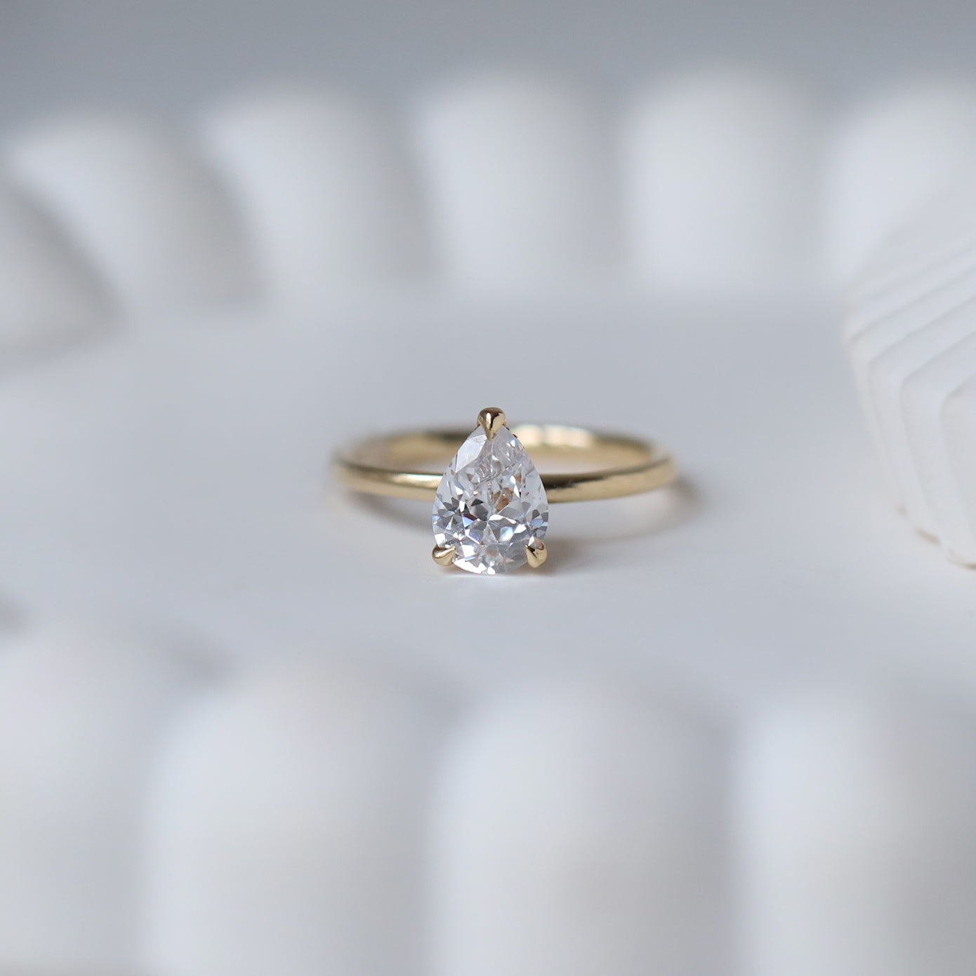 1.00 CT E SI2 HRD Sertifikalı Damla Pırlanta Yüzük