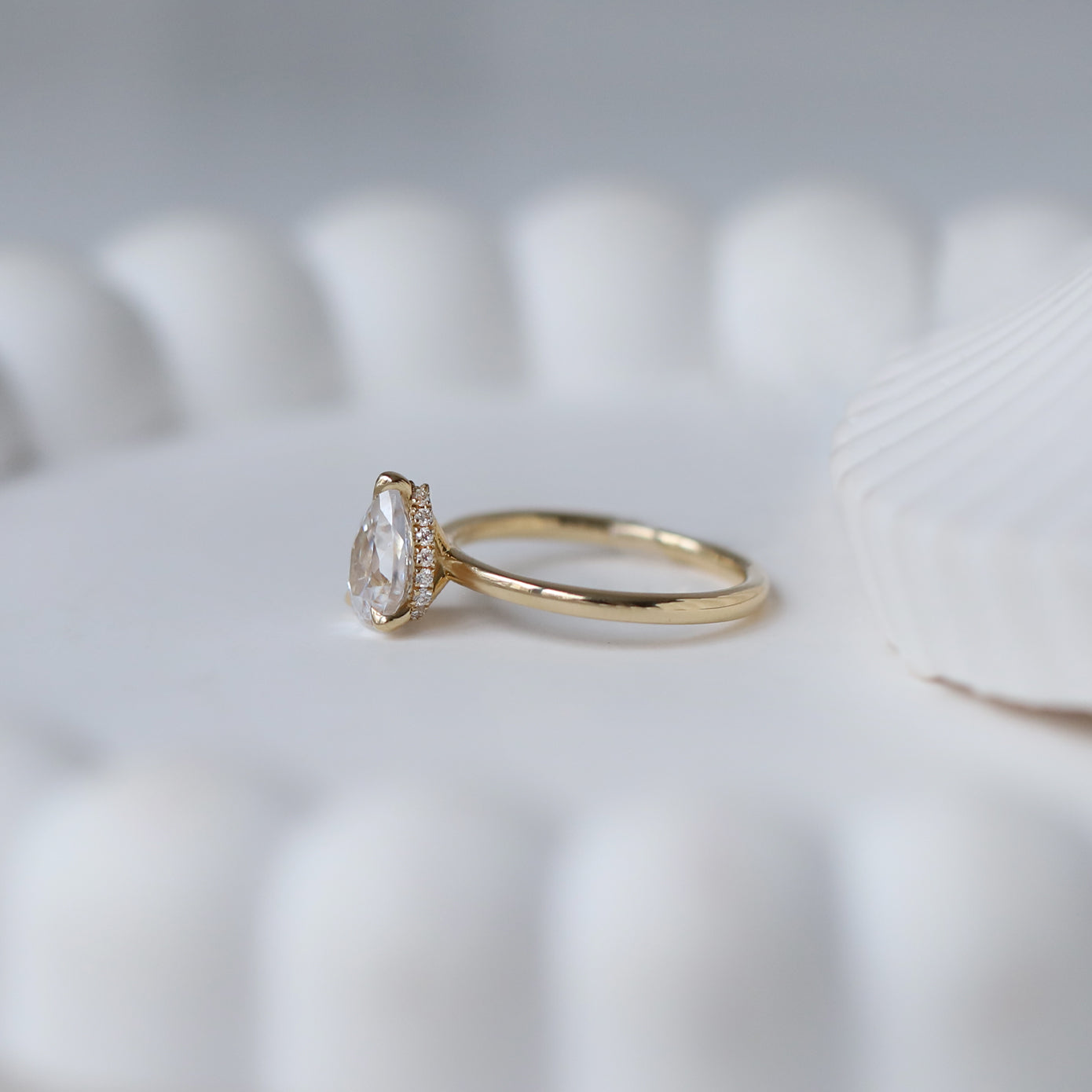 1.00 Karat E SI2 HRD Sertifikalı Damla Pırlanta Yüzük