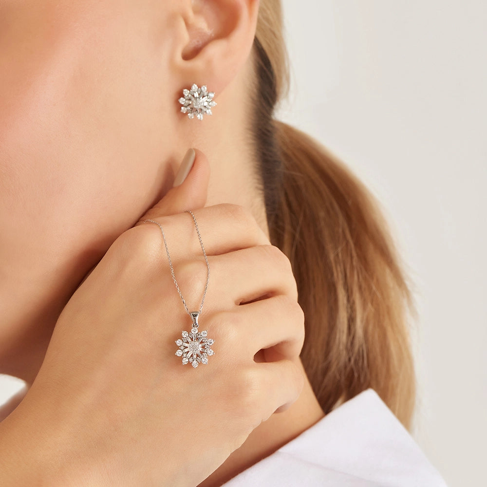 1.34 CT Baget Pırlanta Taşlı Beyaz Altın Küpe