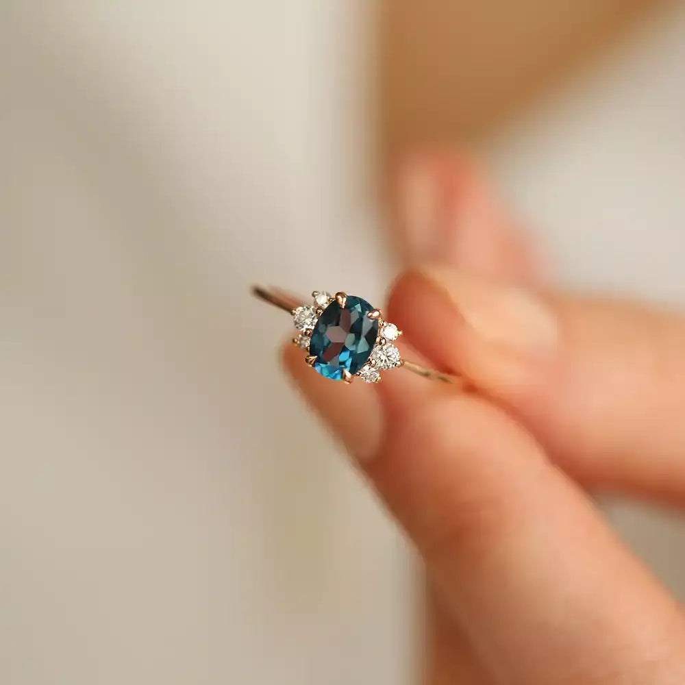 Navy 1.02 CT London Blue Topaz ve Pırlanta Taşlı Rose Altın Yüzük