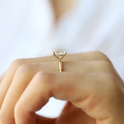 1.05 Karat E VS2 GIA Sertifikalı Oval Tektaş Yüzük