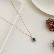 1.25 CT Zümrüt ve Pırlanta Taşlı Beyaz Altın Anturaj Kolye