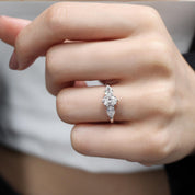 1.30 CT GIA Sertifikalı Oval Damla Pırlanta Yüzük