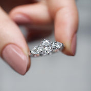 1.30 CT GIA Sertifikalı Oval Damla Pırlanta Yüzük