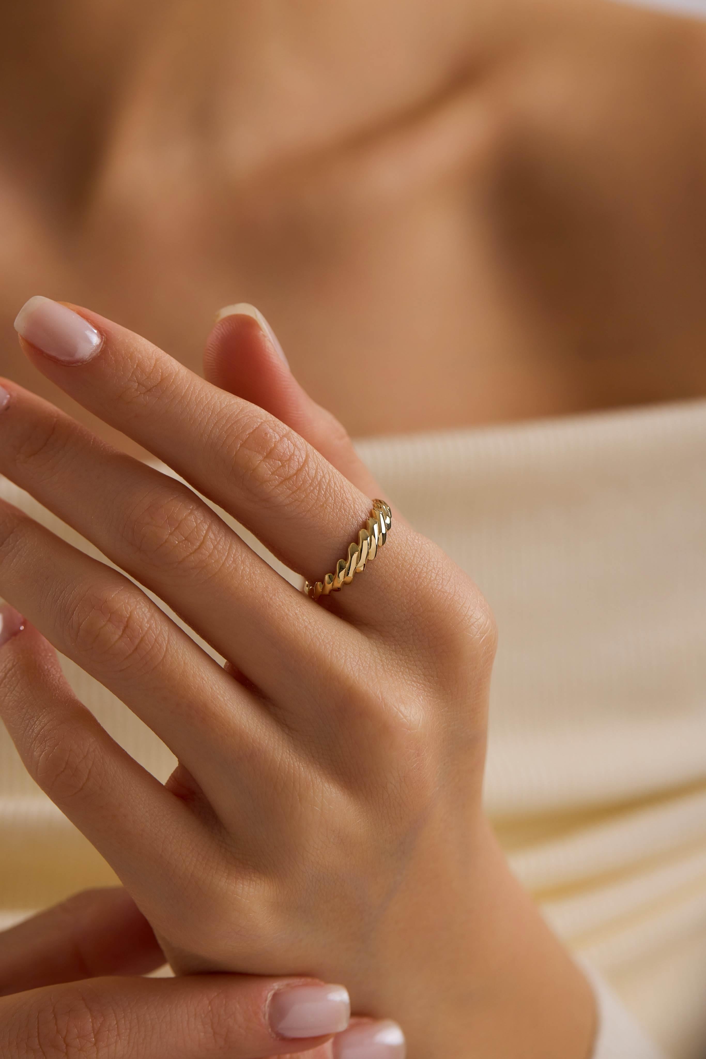 14 Ayar Altın Minimal Sarmal Yüzük