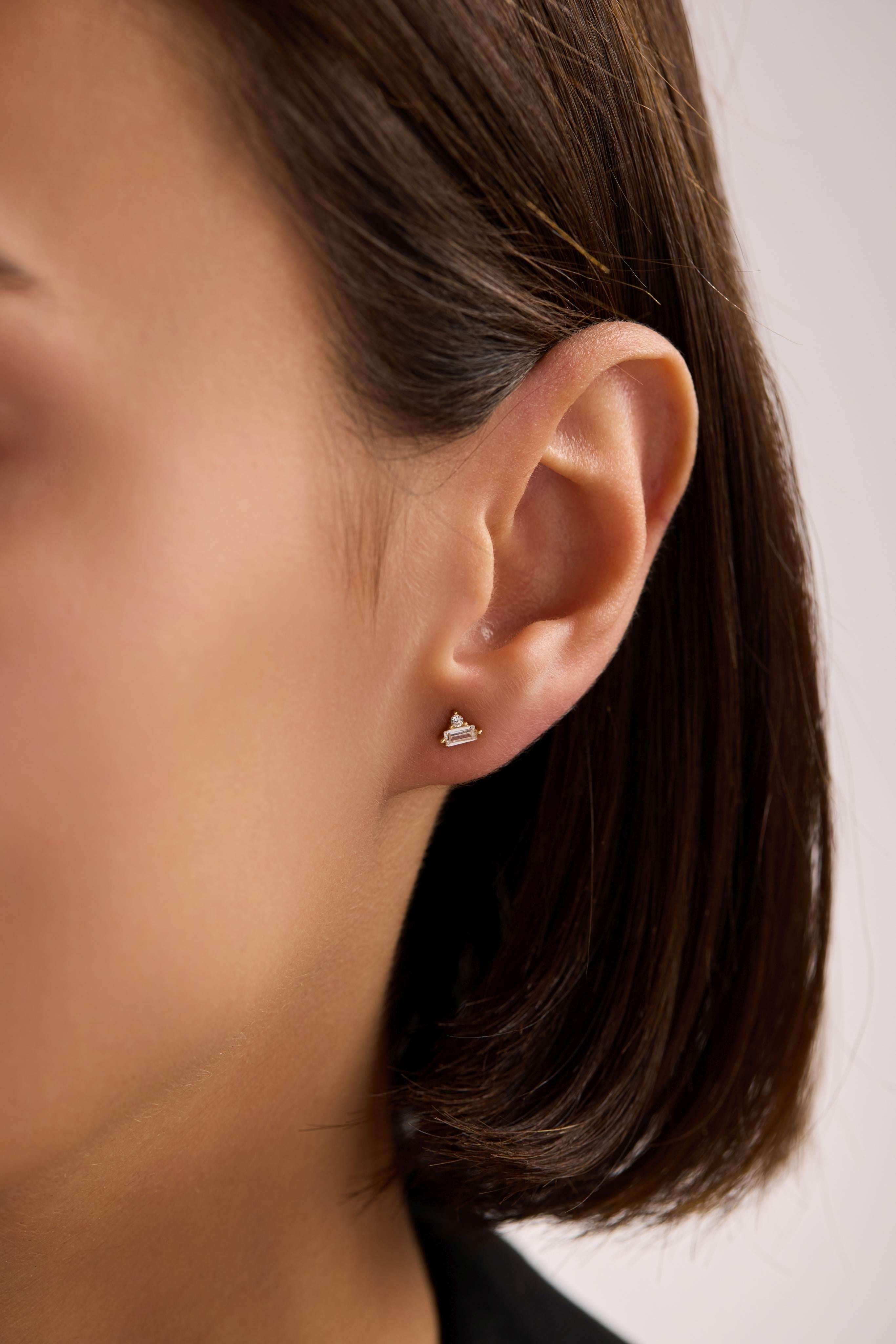 14 Ayar Altın Minimal Taşlı Küpe