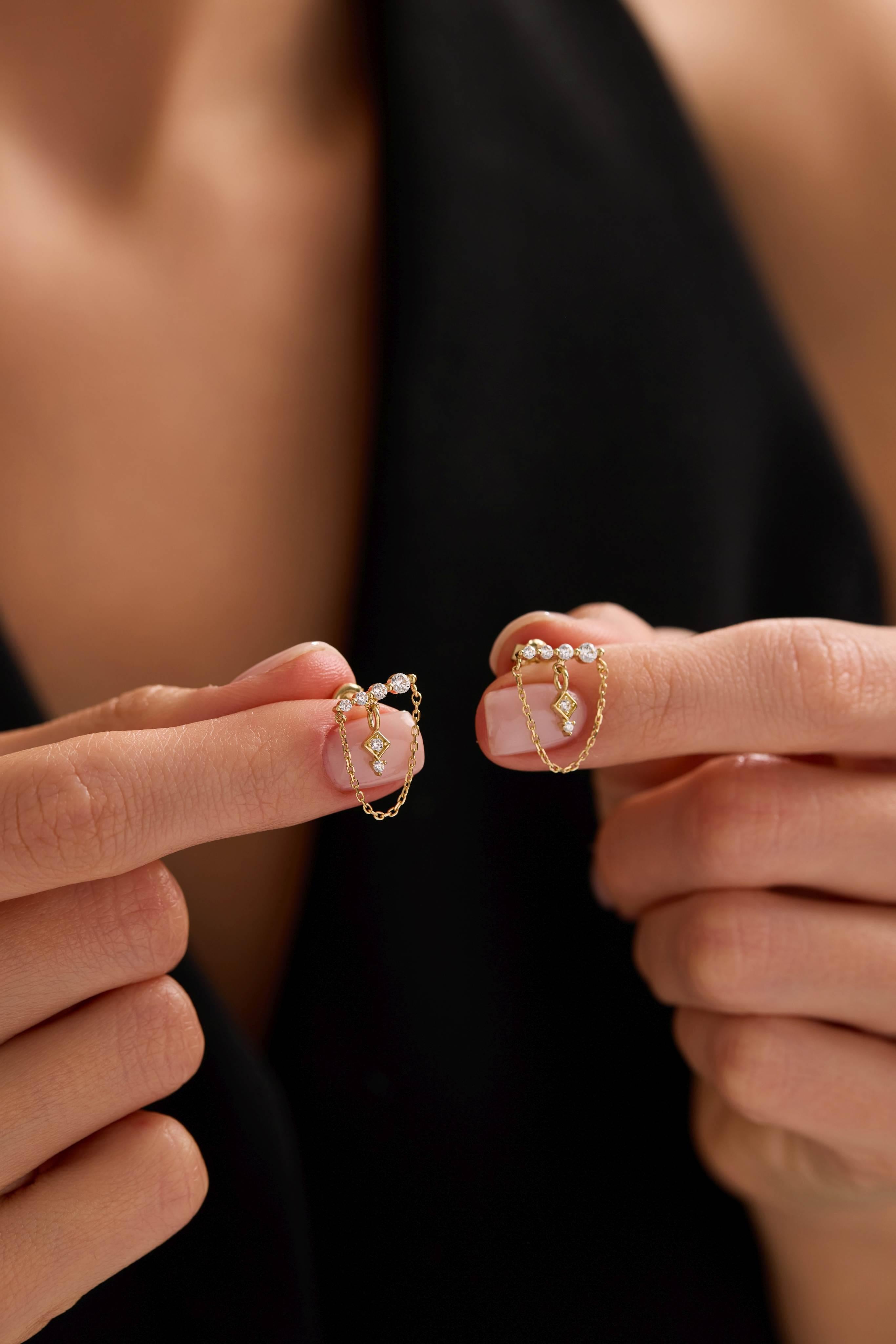 14 Ayar Altın Sallantılı Zincir Tasarım Küpe