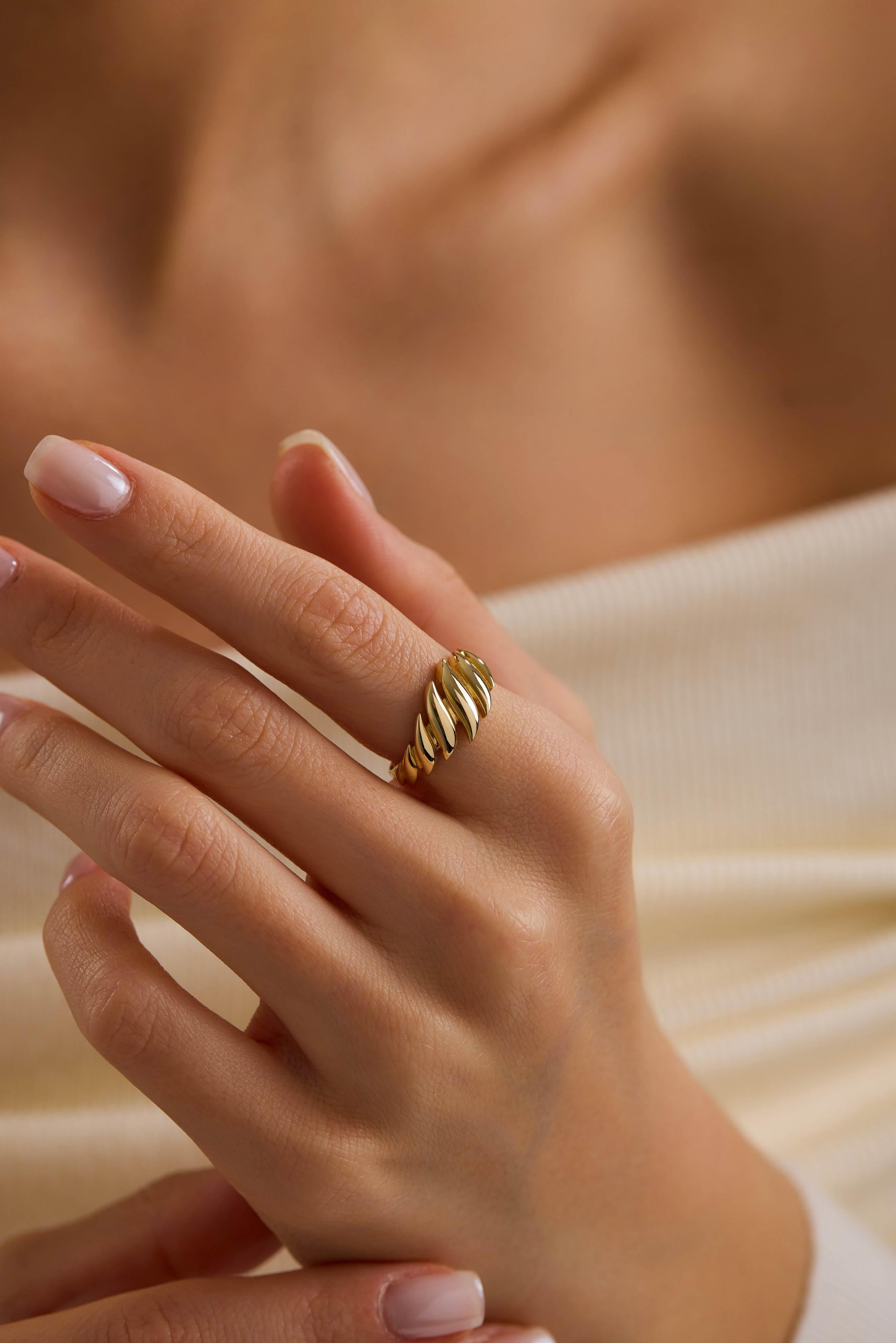 14 Ayar Altın Tasarım Yüzük