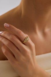 14 Ayar Altın Tasarım Yüzük