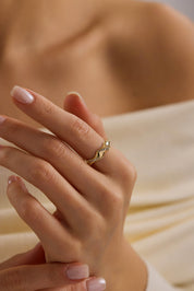 14 Ayar Altın Taşlı Sarmal Yüzük