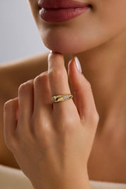 14 Ayar Altın Taşlı Tasarım Yüzük