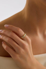 14 Ayar Altın Taşlı Tasarım Yüzük