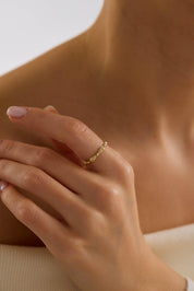 14 Ayar Altın Taşlı Tasarım Yüzük