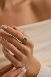 14 Ayar Altın Yeşil Taşlı Yüzük