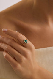 14 Ayar Altın Yeşil Taşlı Yüzük