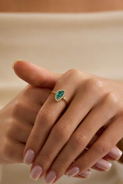 14 Ayar Altın Yeşil Taşlı Yüzük