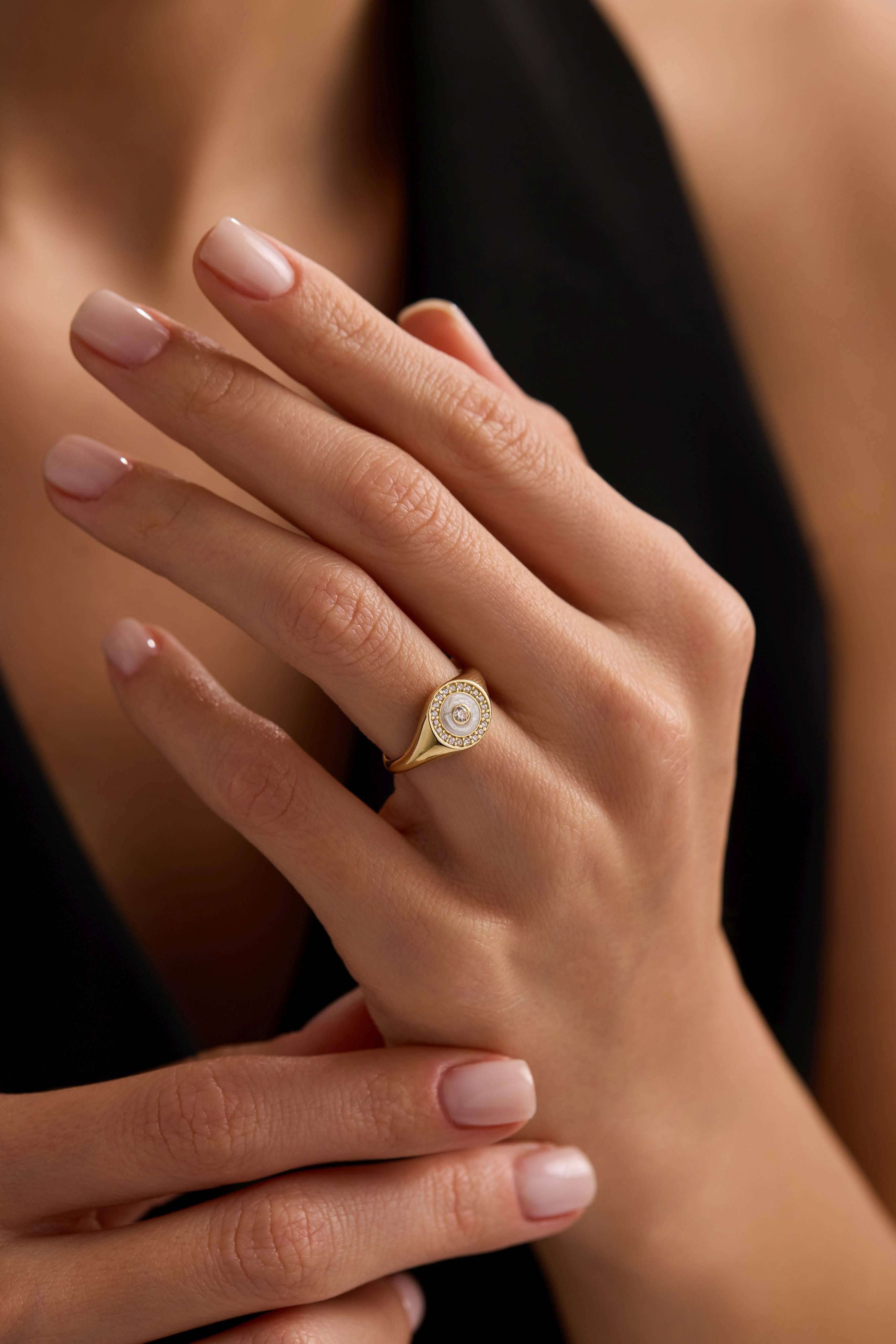 14 Ayar Beyaz Mineli Taşlı Altın Yüzük