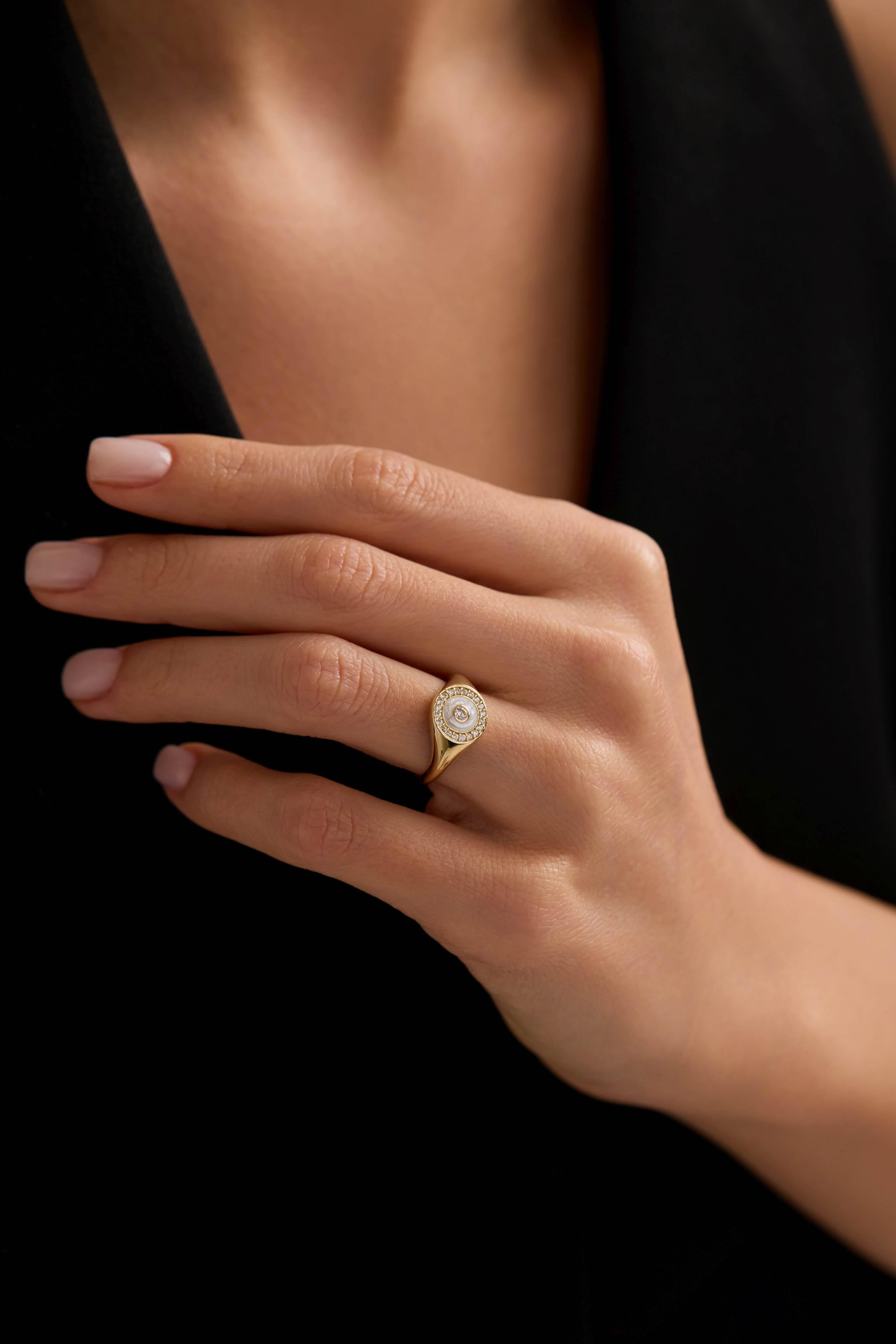 14 Ayar Beyaz Mineli Taşlı Altın Yüzük