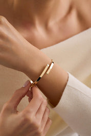 14 Ayar Çarpraz Altın Kelepçe