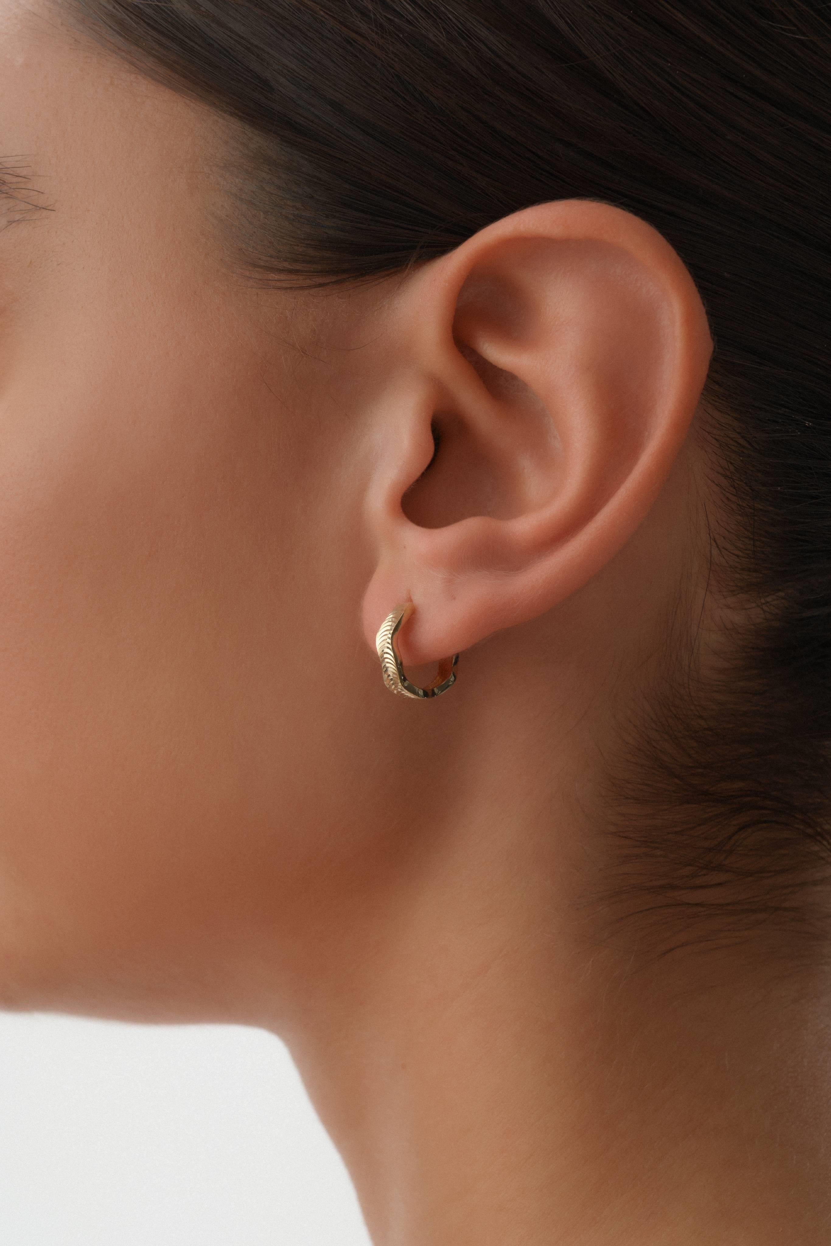 14 Ayar Desenli Altın Halka Küpe