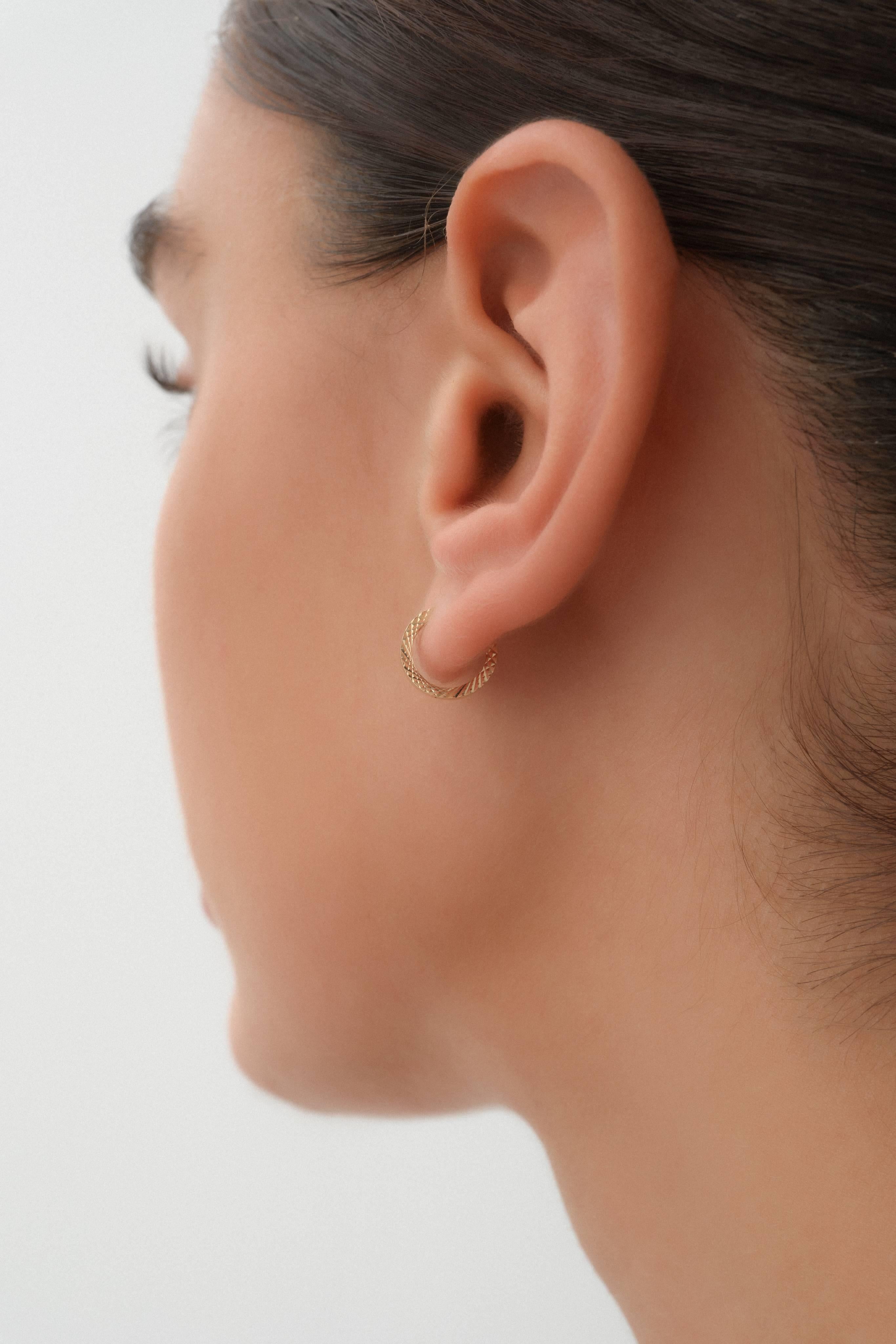 14 Ayar Desenli Altın Halka Küpe