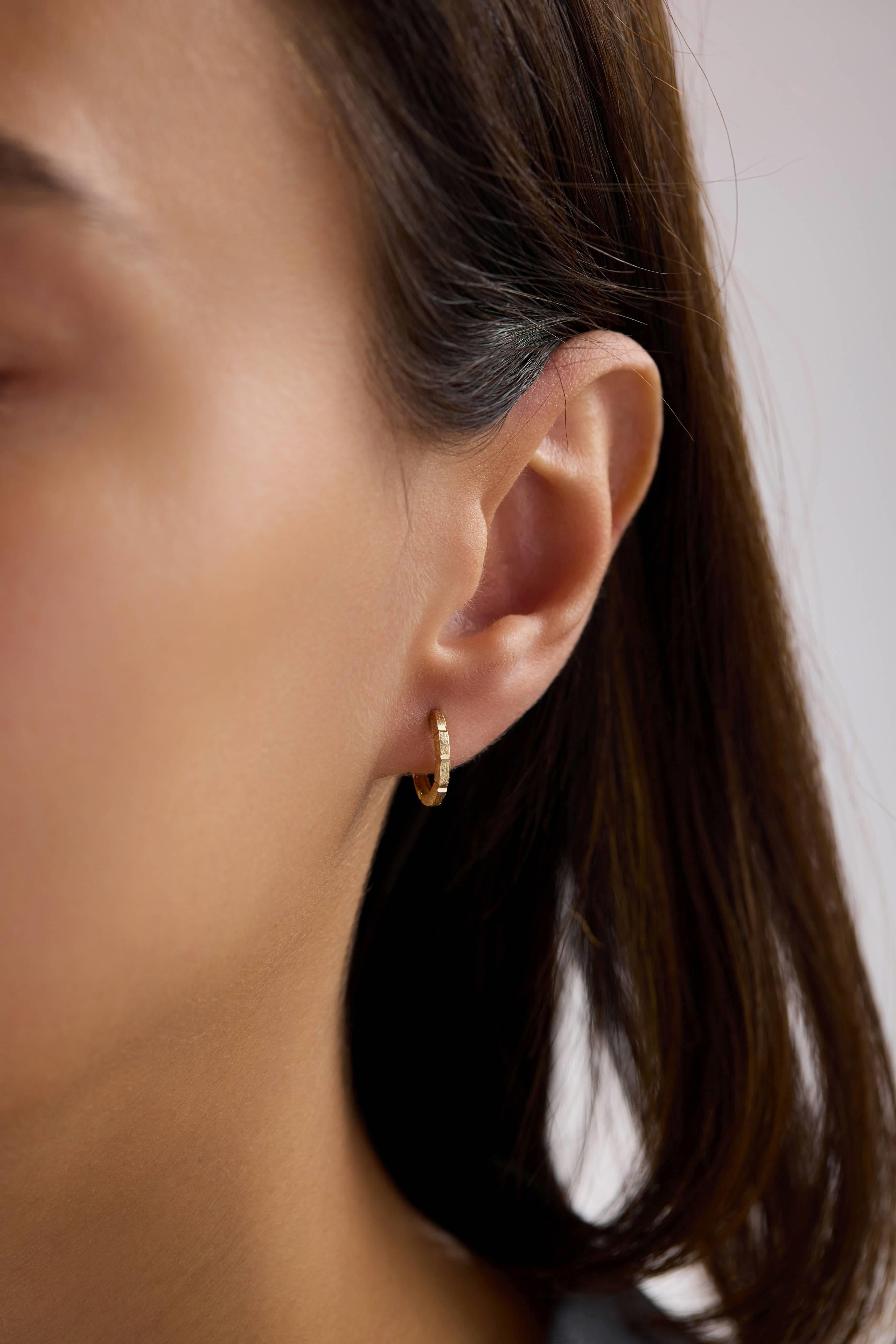 14 Ayar Desenli Altın Halka Küpe