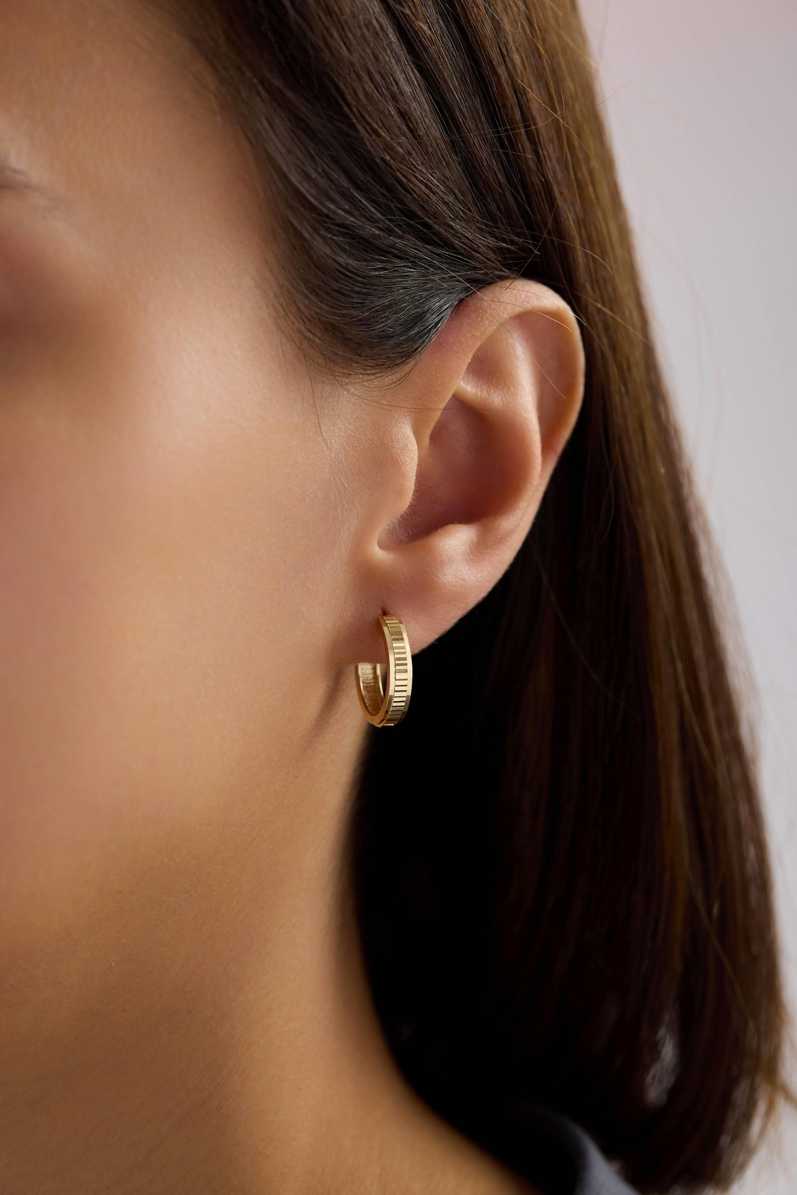 14 Ayar Desenli Altın Halka Küpe