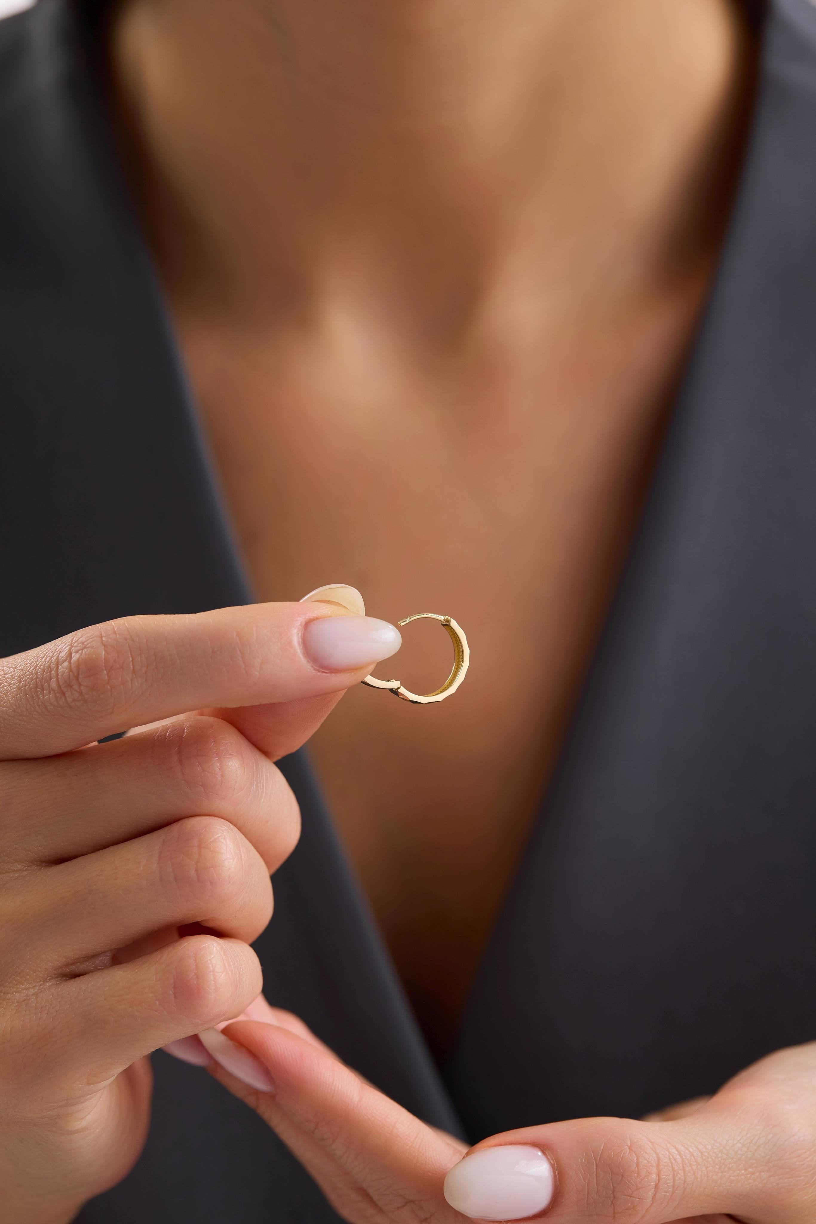 14 Ayar Desenli Altın Küpe