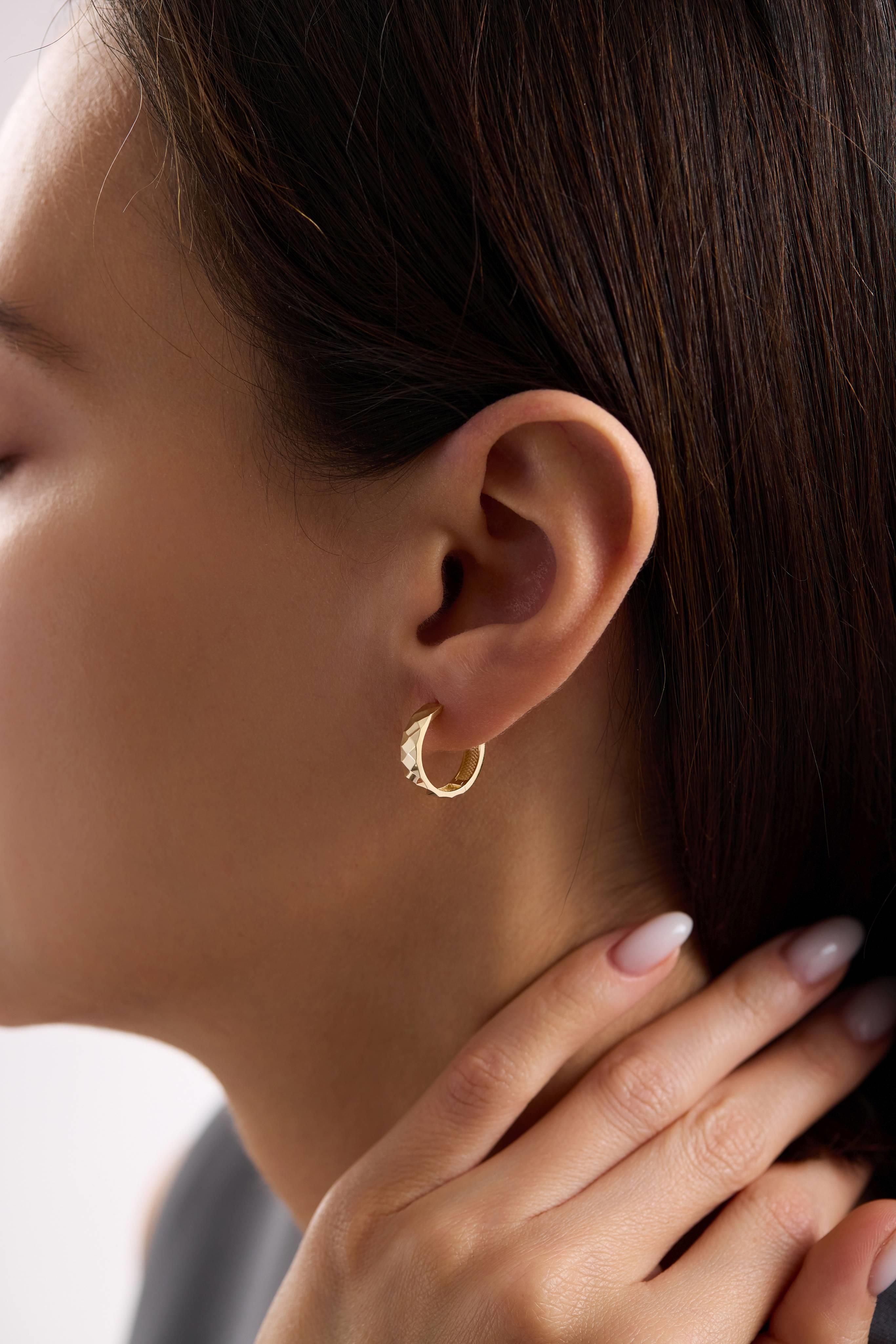 14 Ayar Desenli Altın Küpe