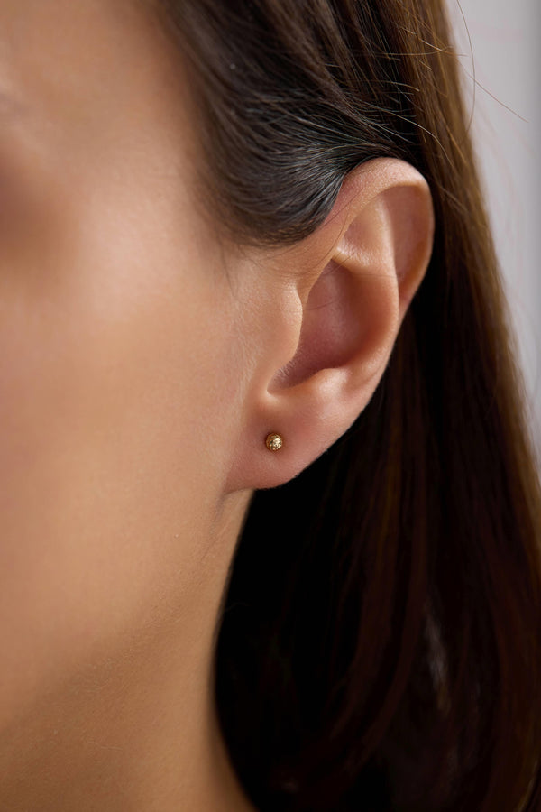 14 Ayar Desenli Altın Top Küpe