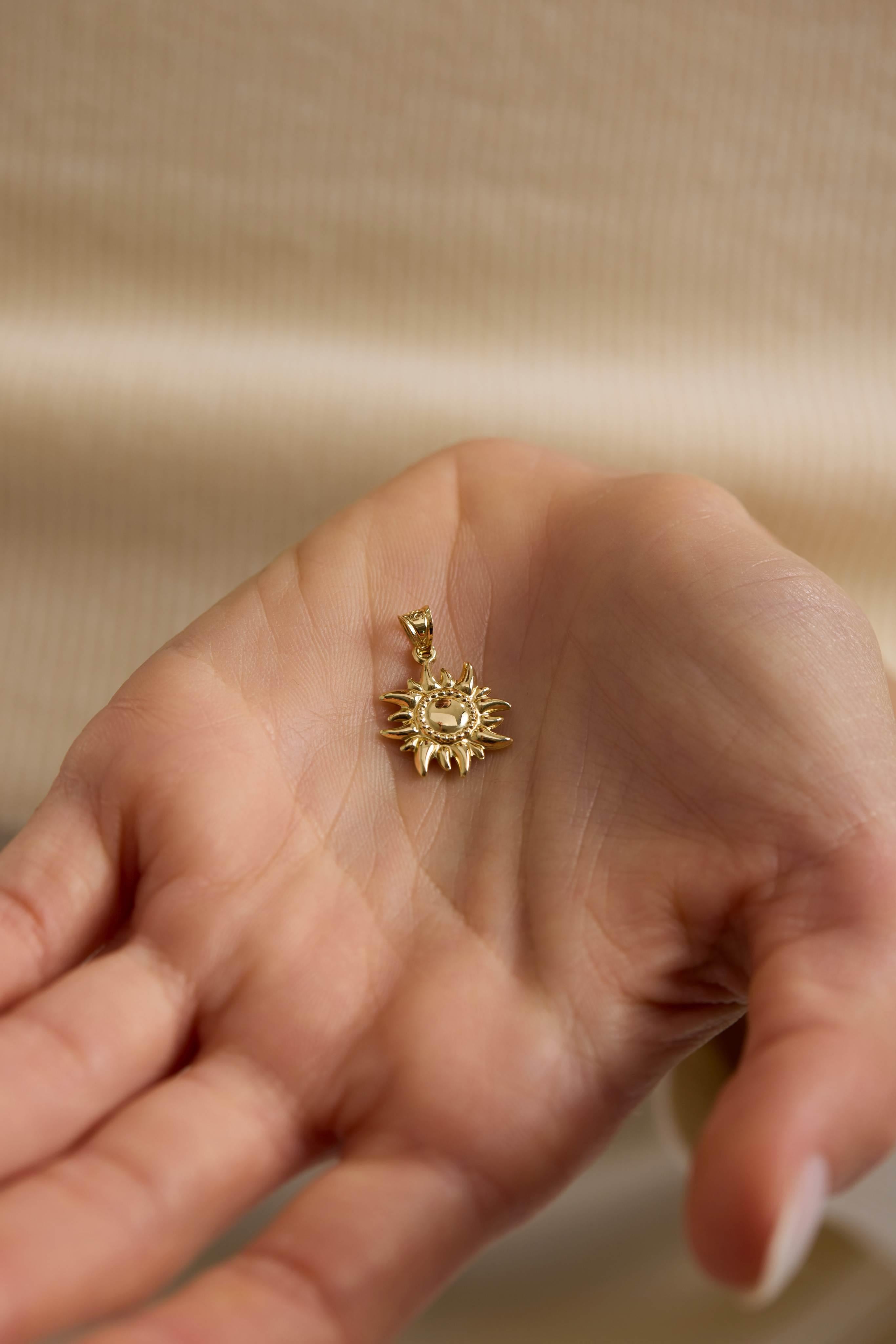 14 Ayar Güneş Altın Kolye Ucu