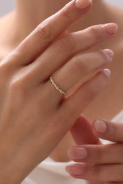 14 Ayar Kalpli Taşlı Altın Yüzük