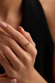 14 Ayar Kalpli Taşlı Altın Yüzük