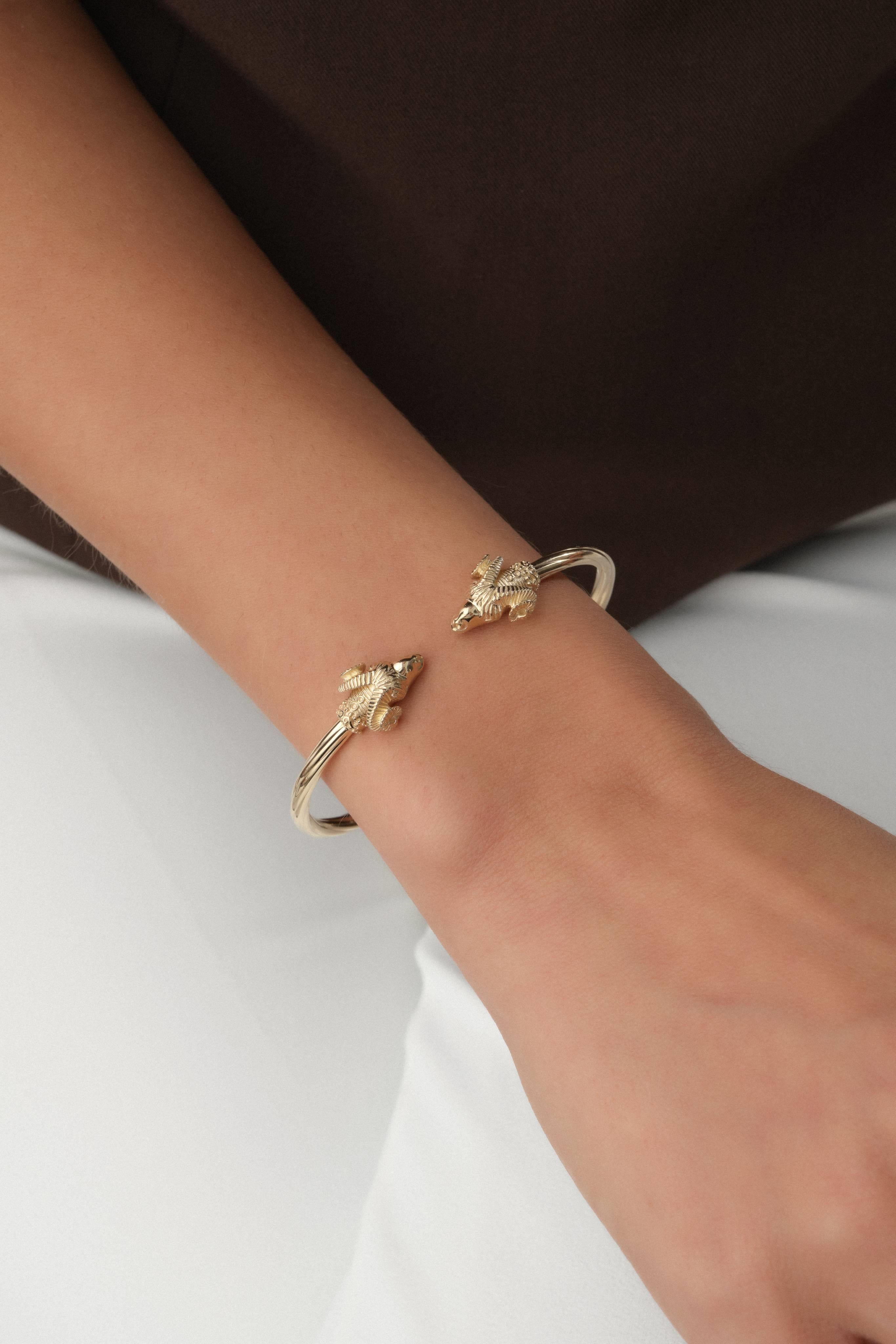 14 Ayar Keçi Motifli Altın Kelepçe