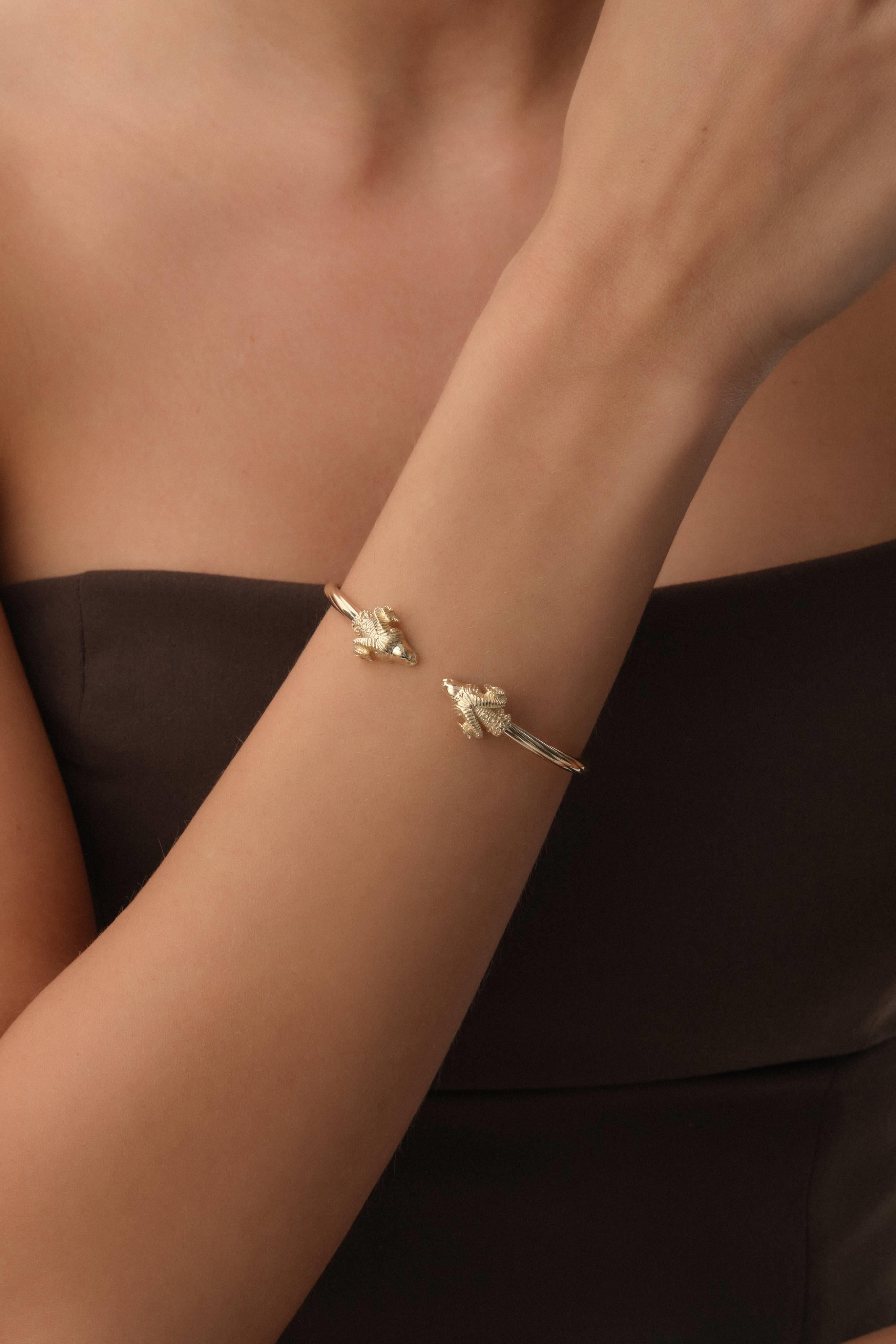 14 Ayar Keçi Motifli Altın Kelepçe