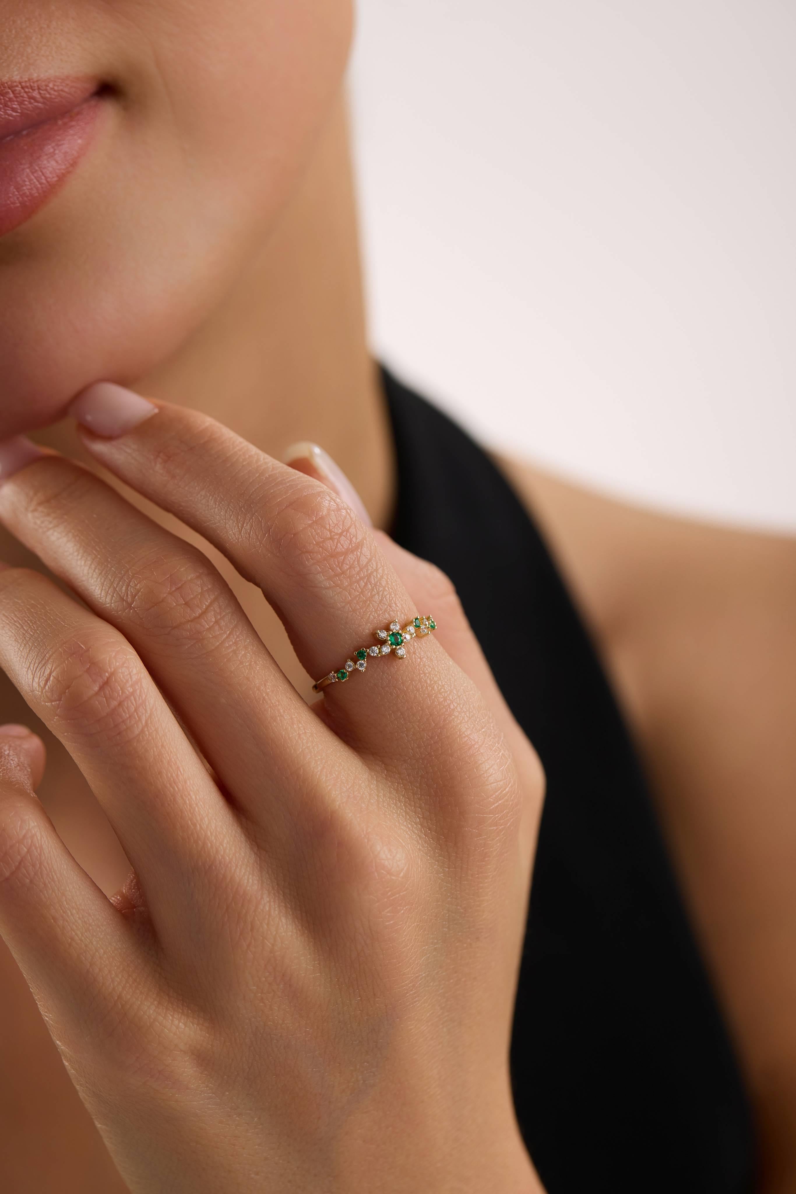 14 Ayar Minimal Çiçek Altın Yüzük (Renk Seçenekleriyle)