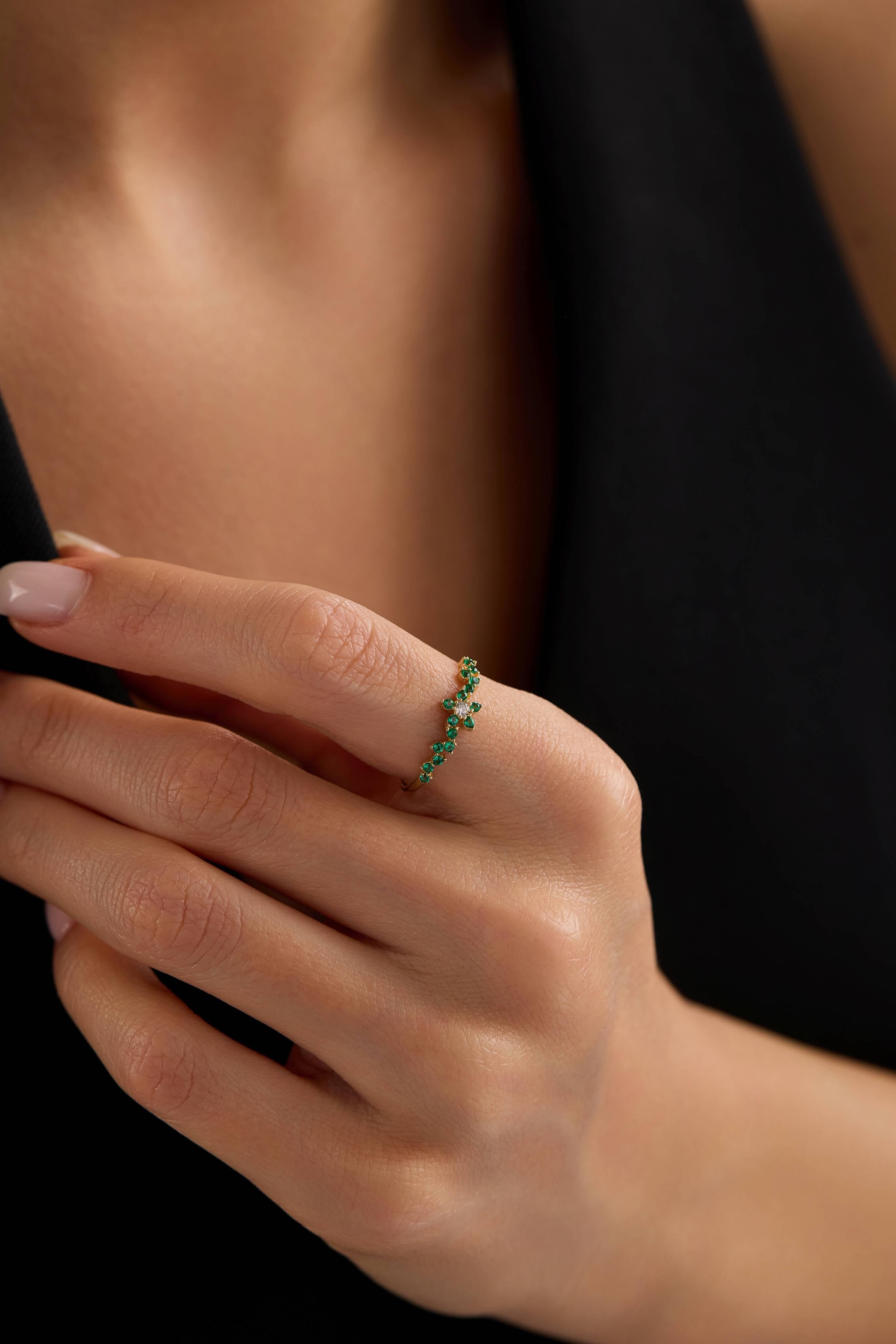 14 Ayar Minimal Çiçek Altın Yüzük (Renk Seçenekleriyle)