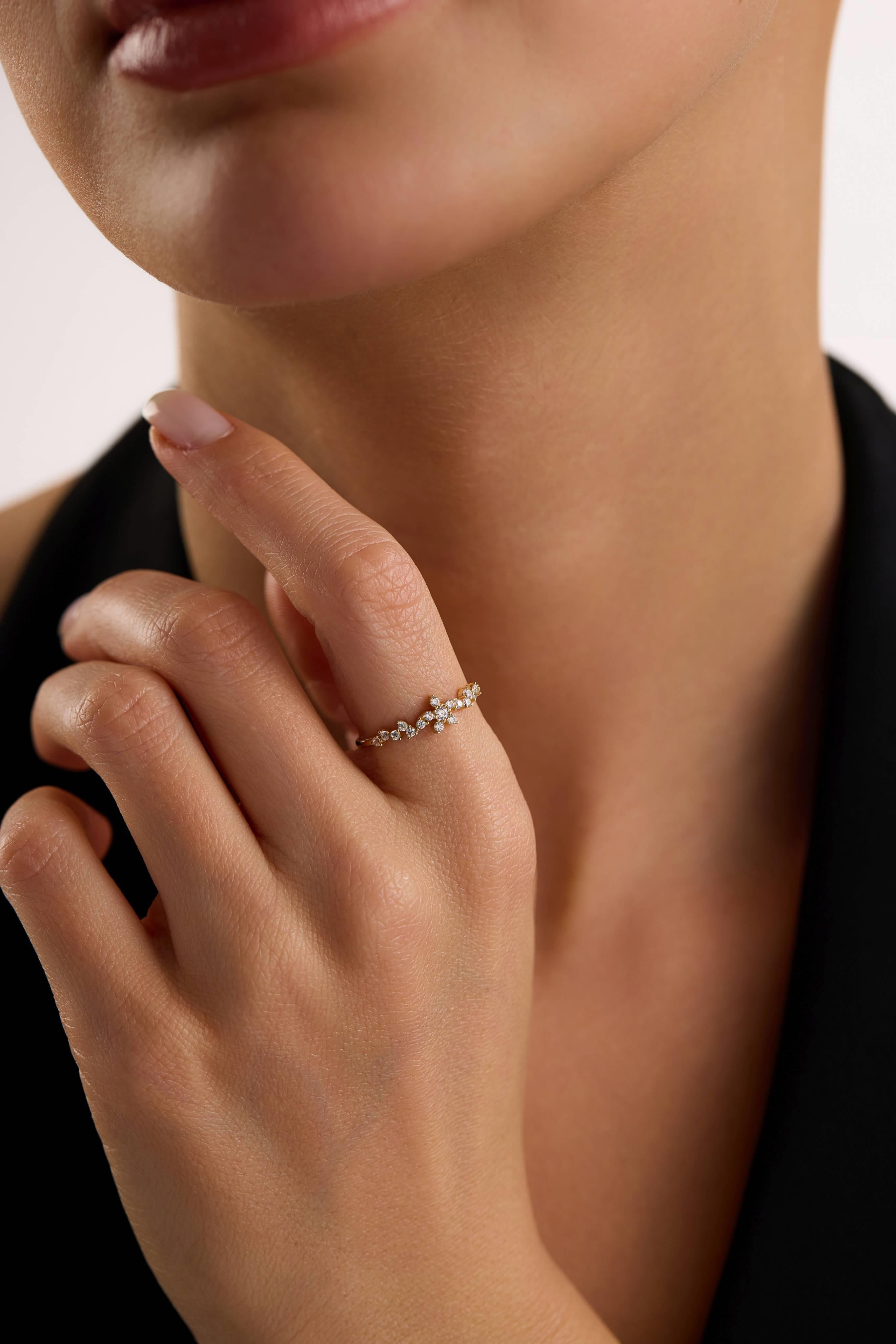 14 Ayar Minimal Çiçek Altın Yüzük (Renk Seçenekleriyle)