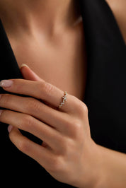 14 Ayar Minimal Çiçek Altın Yüzük (Renk Seçenekleriyle)