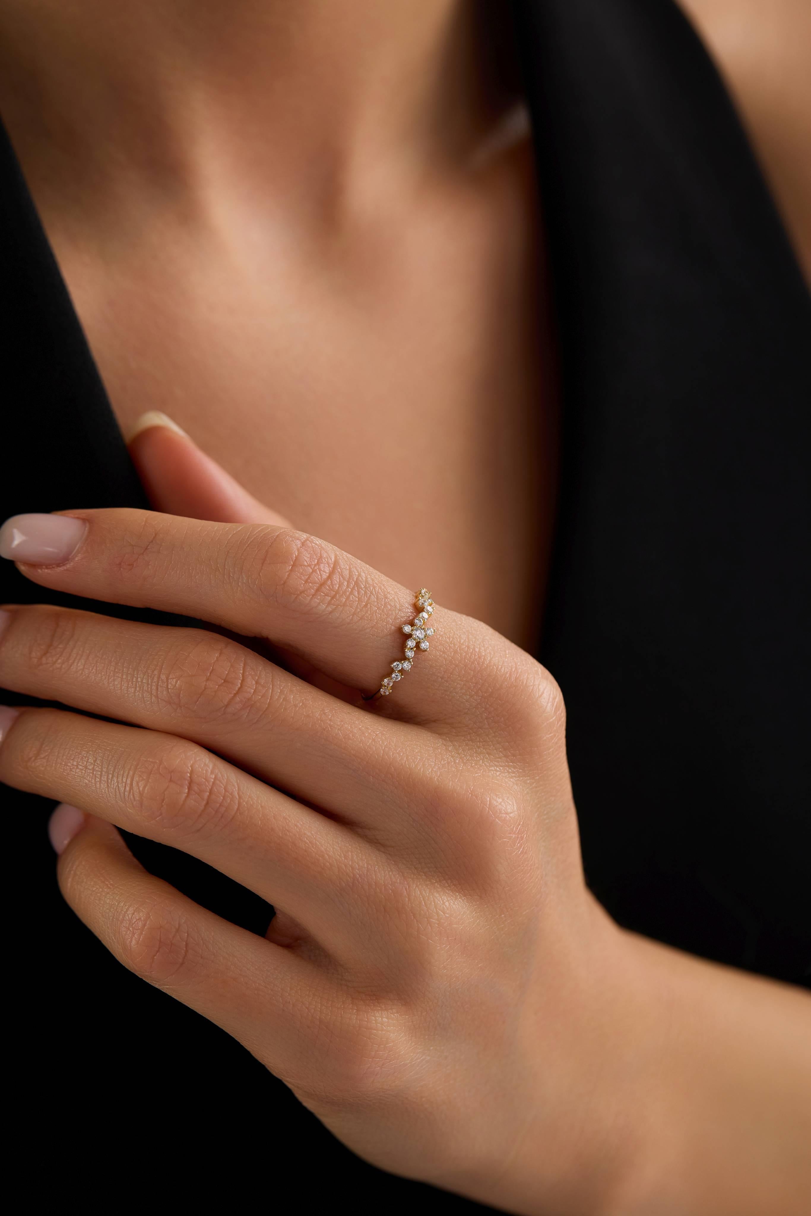 14 Ayar Minimal Çiçek Altın Yüzük (Renk Seçenekleriyle)