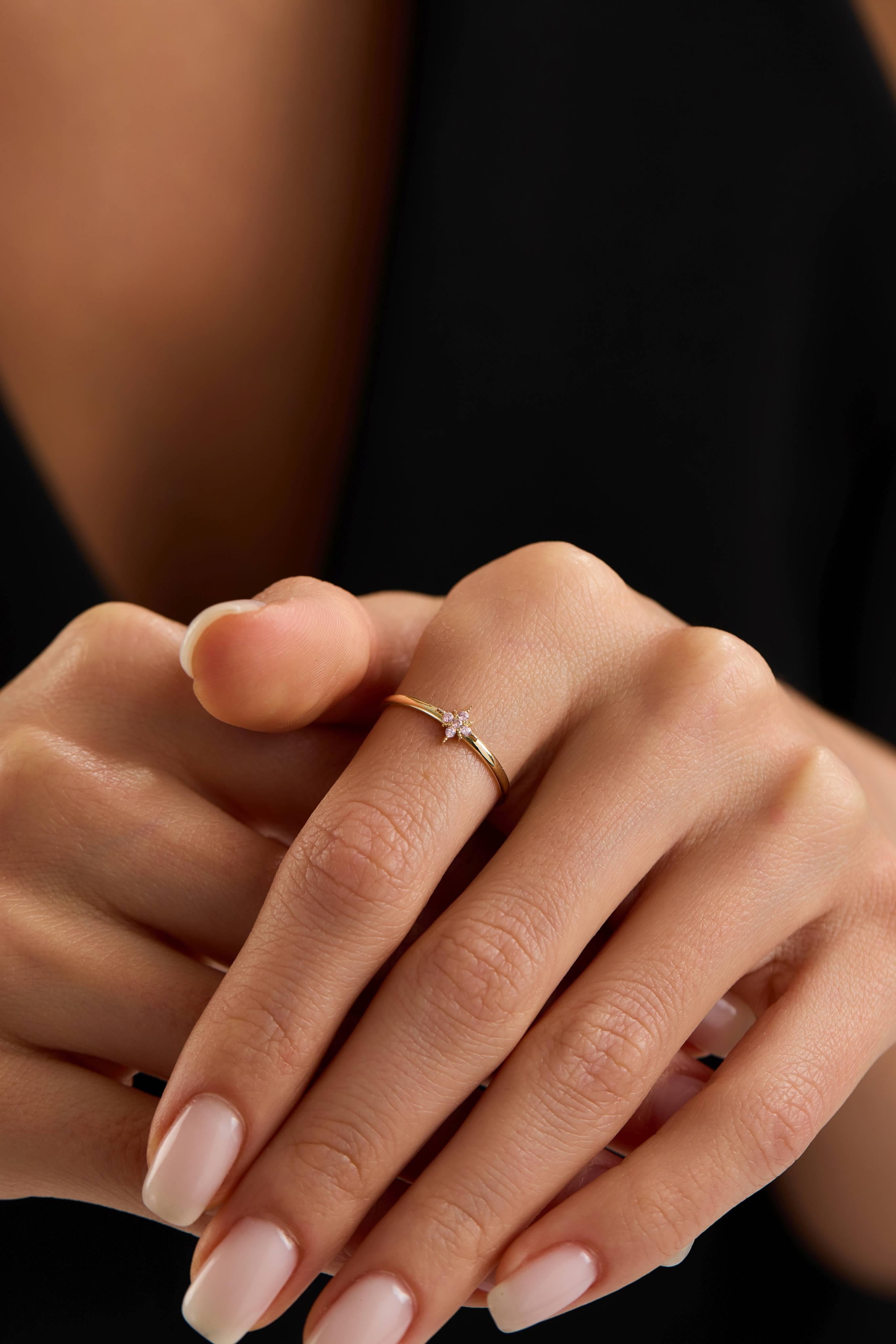 14 Ayar Minimal Kutup Yıldızı Taşlı Altın Yüzük