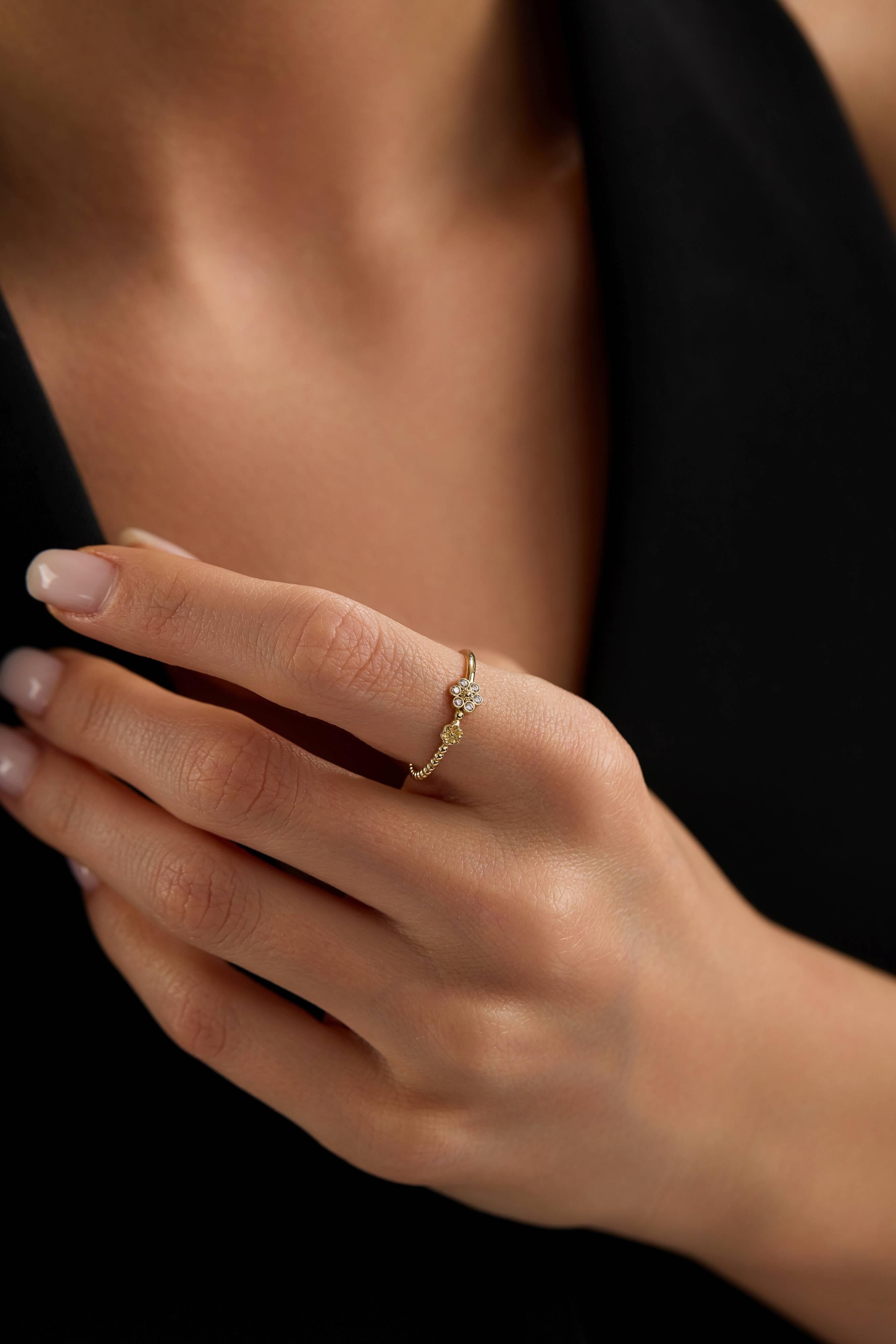 14 Ayar Minimal Motifli Çiçek Altın Yüzük