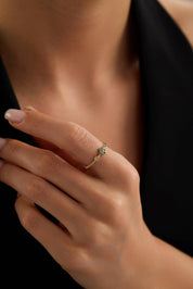 14 Ayar Minimal Motifli Çiçek Altın Yüzük