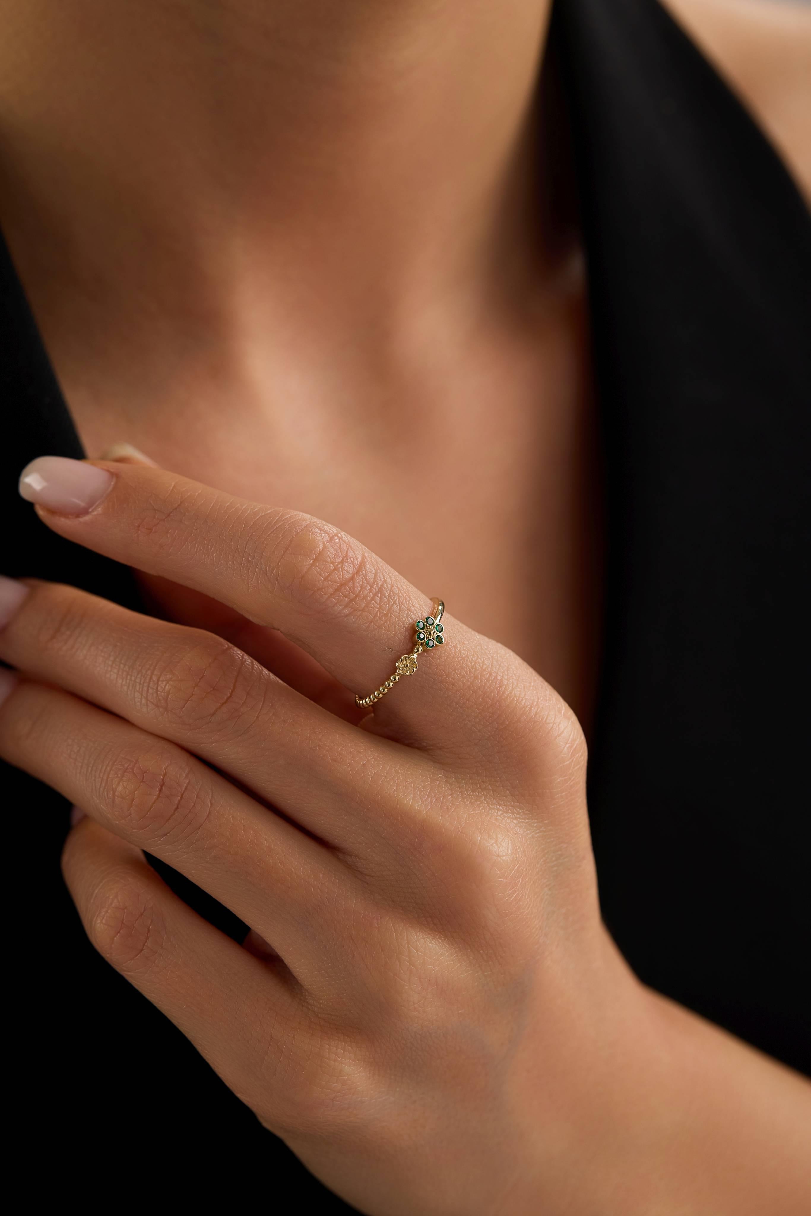 14 Ayar Minimal Motifli Çiçek Altın Yüzük