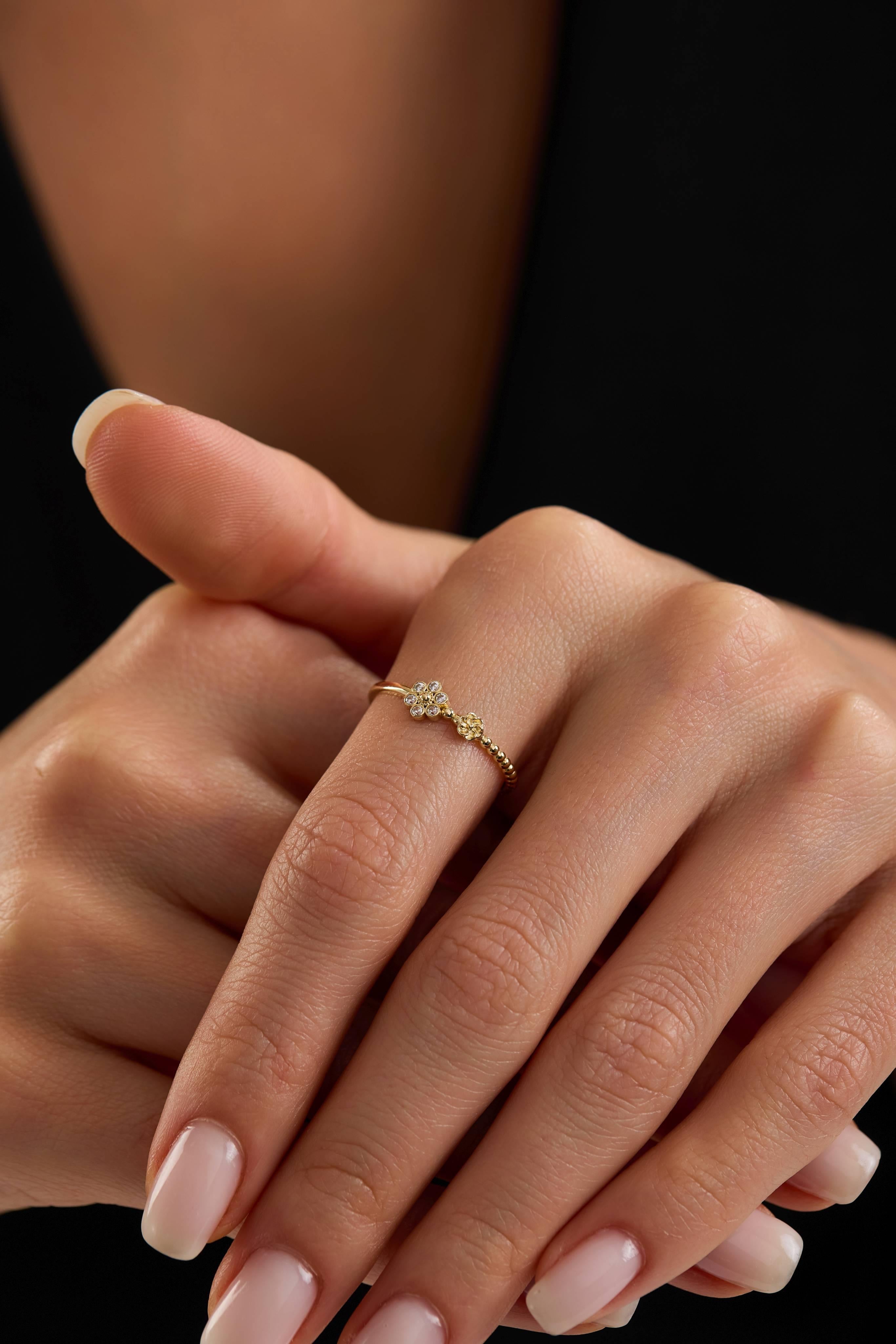 14 Ayar Minimal Motifli Çiçek Altın Yüzük